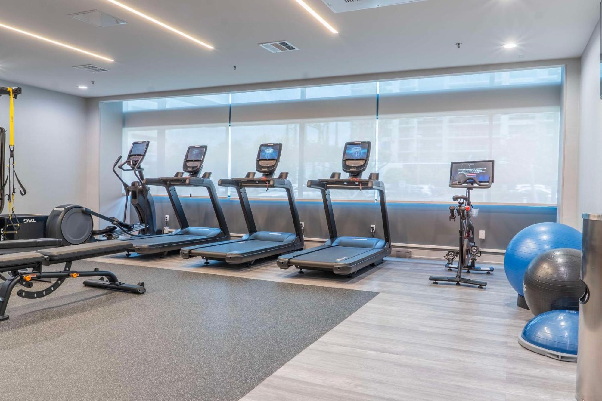 Готель Doubletree By Hilton Orange County Airport Санта-Ана Екстер'єр фото